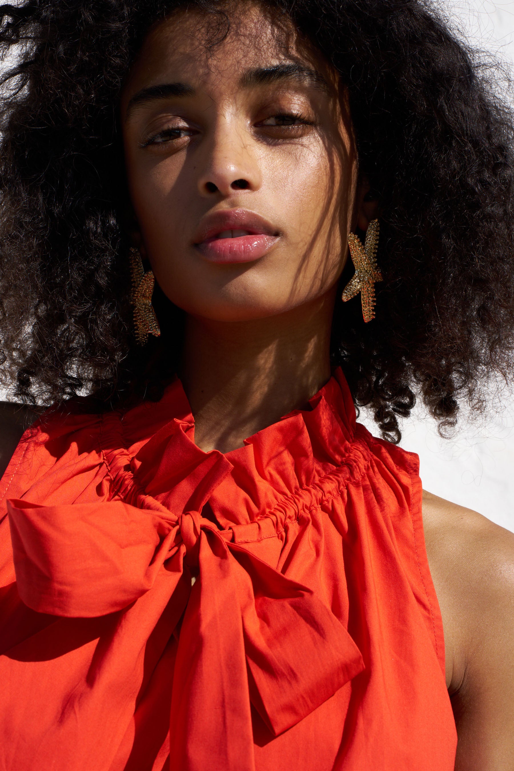 ADDY SLEEVELESS TIE BLOUSE